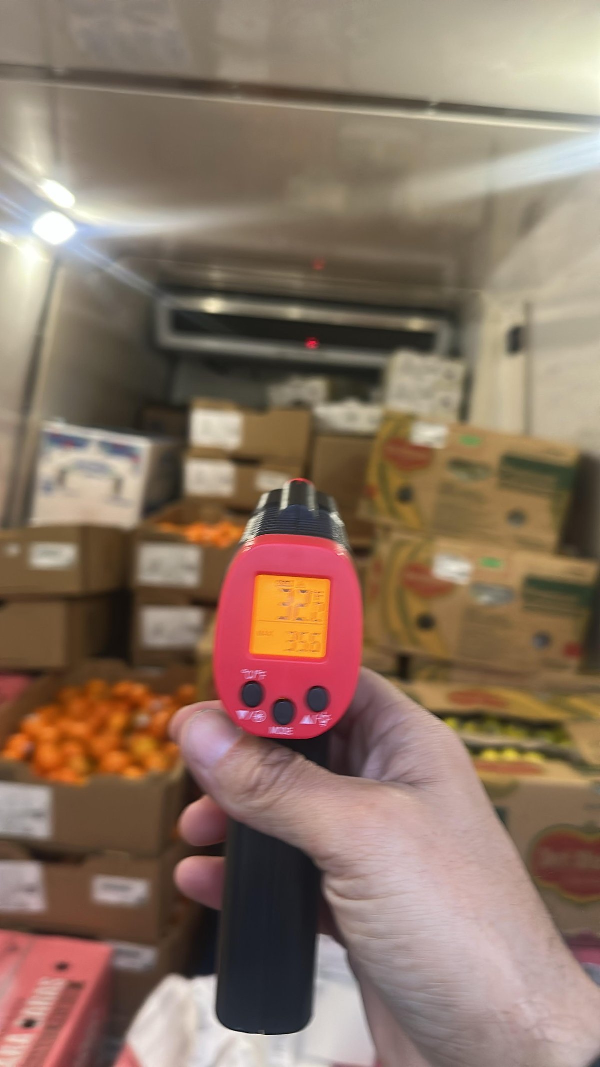 Cold-chain temperature monitoring inside Santini refrigerated truck